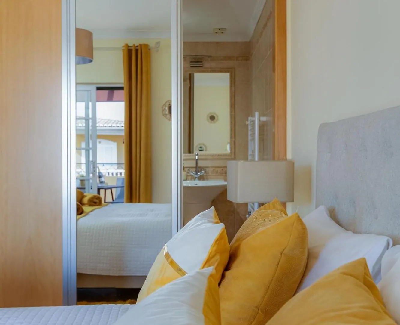 Chez Imaginarios-Exclusive Beach & City Hideout Lagos