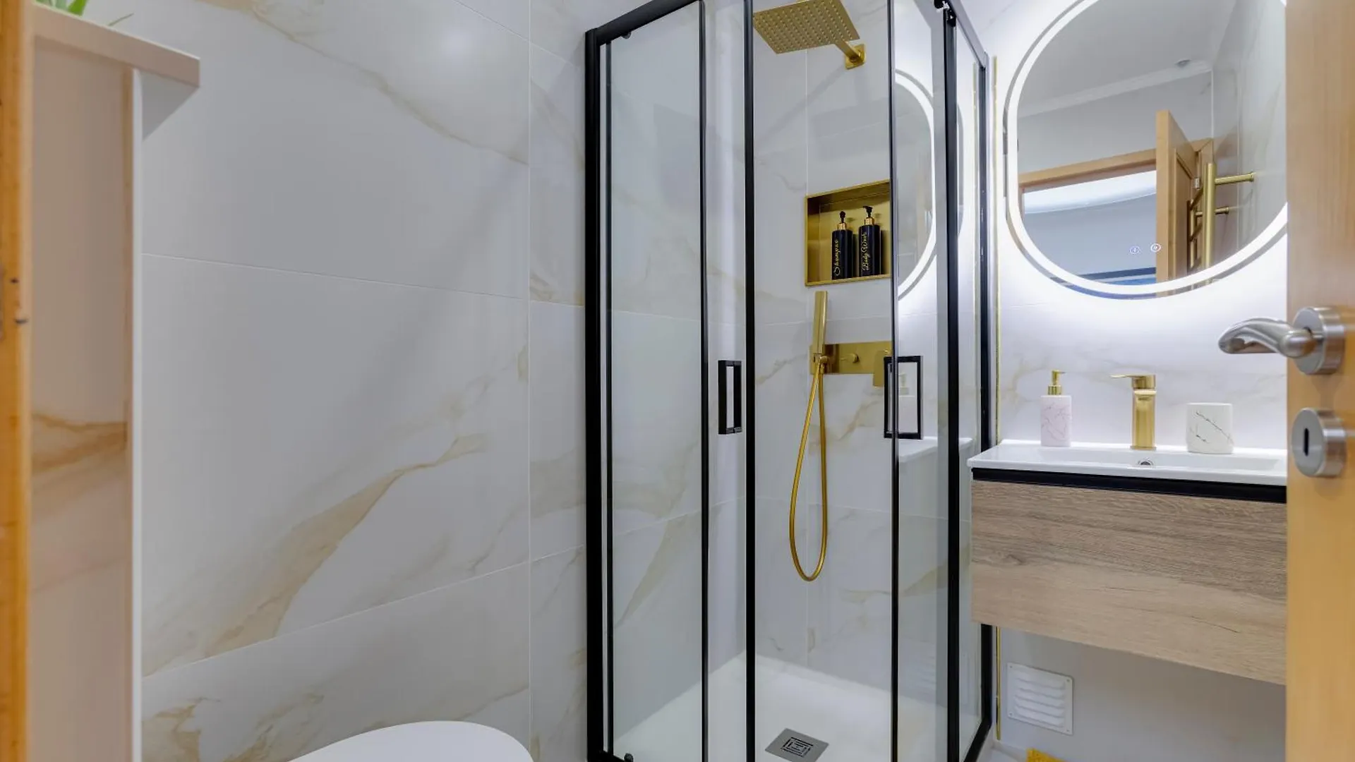 Chez Imaginarios-Exclusive Beach & City Hideout Lagos